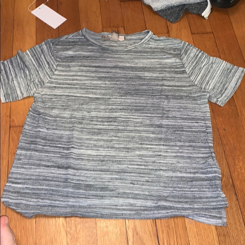 grey and white short sleeve box tee